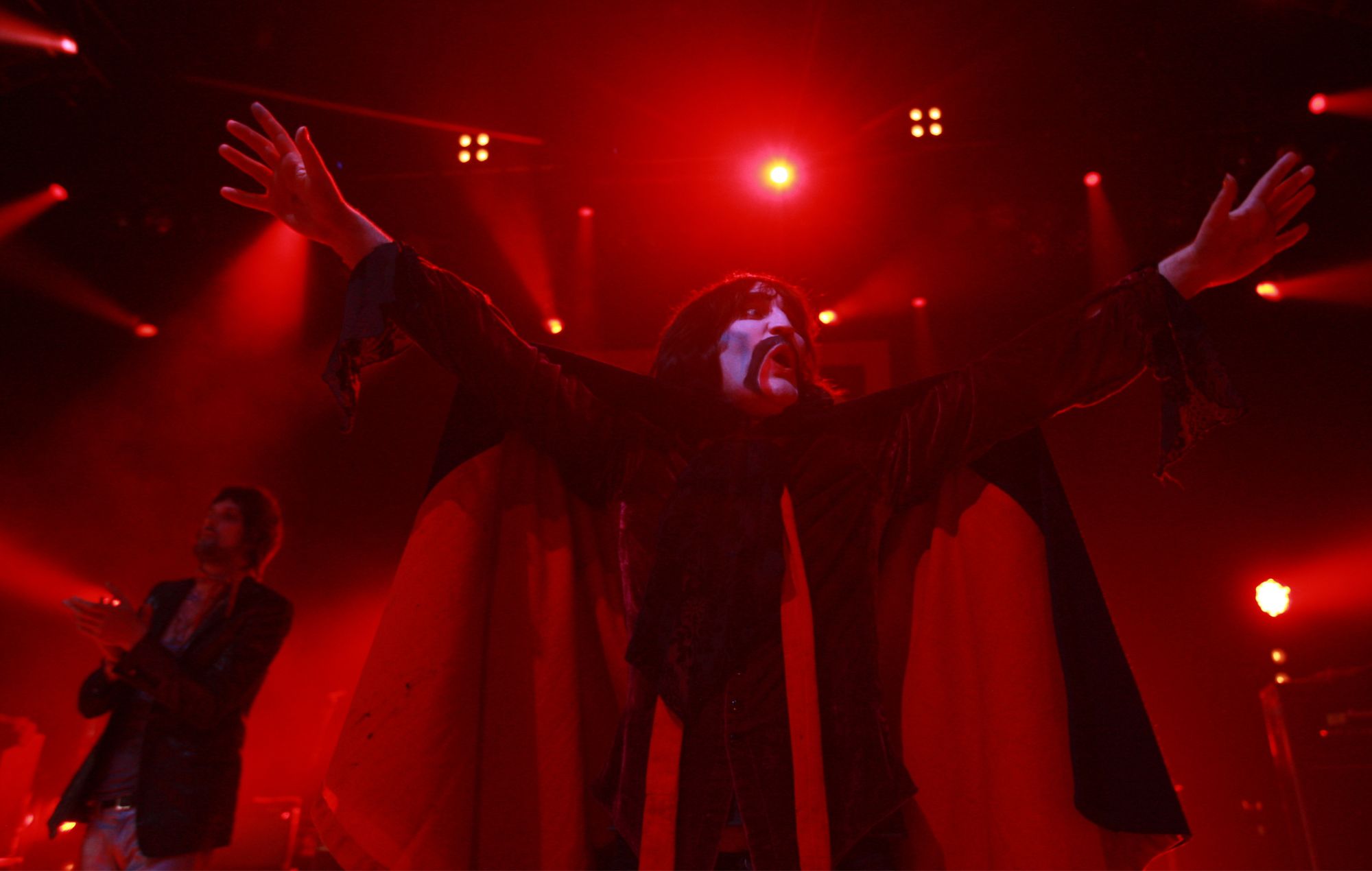 Noel Fielding rejoint Kasabian sur scène en 2010