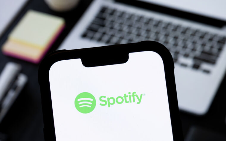 Spotify affirme qu'il a payé 7,7 milliards de livres sterling en redevances, au milieu des critiques des artistes