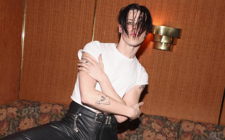 Yungblud annonce un single de neuf minutes 'Hello Heaven, Hello' pour la semaine prochaine