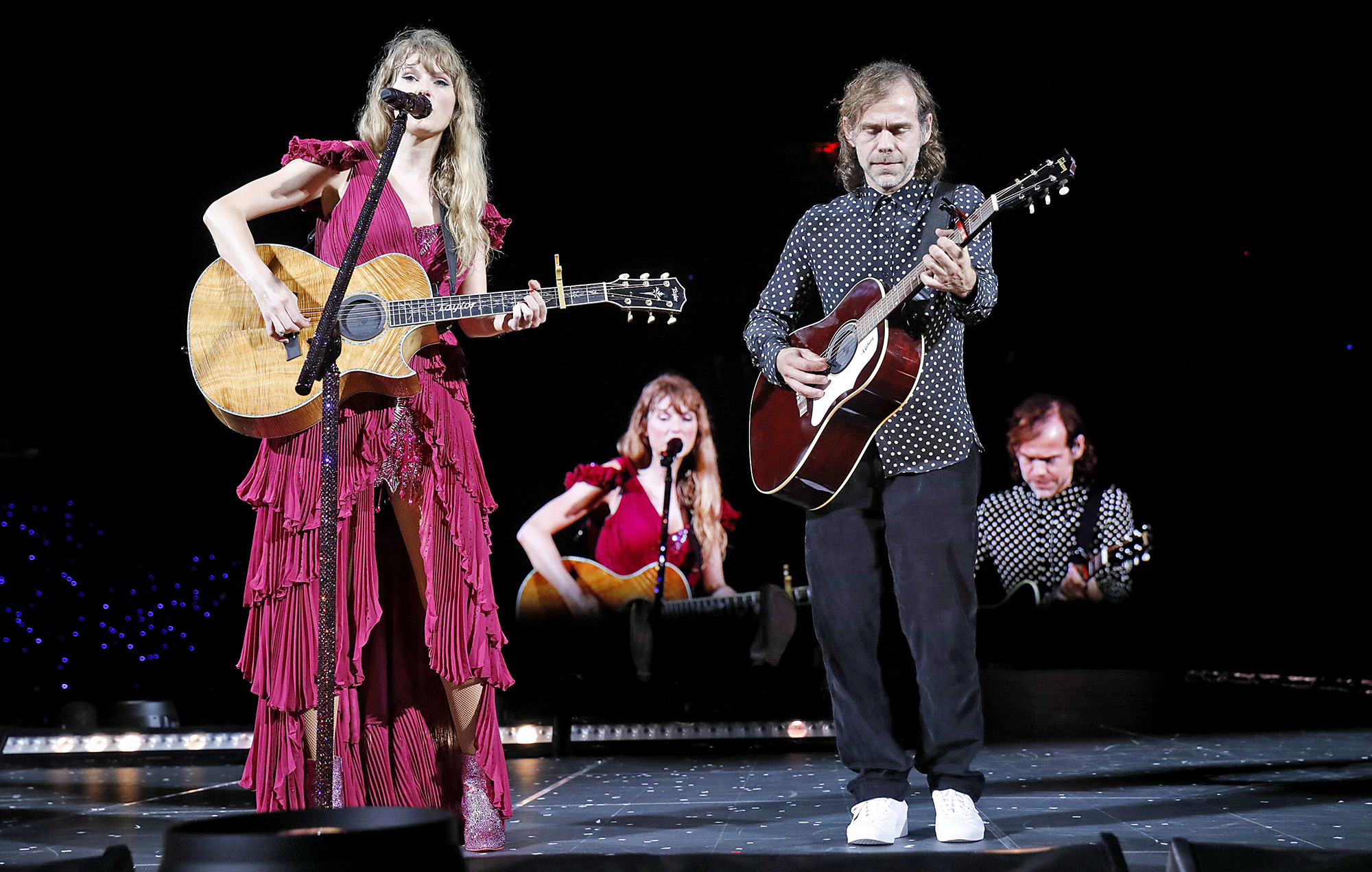 L'Aaron Dessner du National se produisant avec Taylor Swift à Tampa