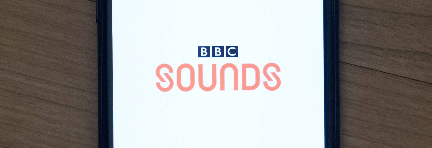 La BBC retarde les plans pour bloquer l'accès aux sons de la BBC à l'international
