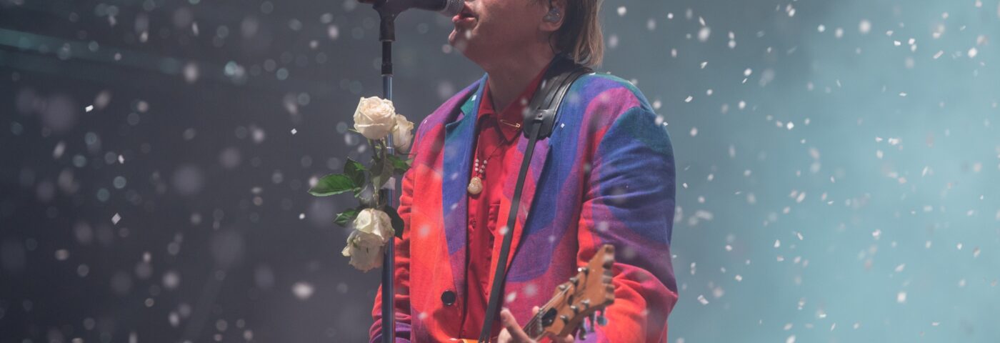 Arcade Fire annonce un nouvel album 'Pink Elephant' sur l'application de fan club