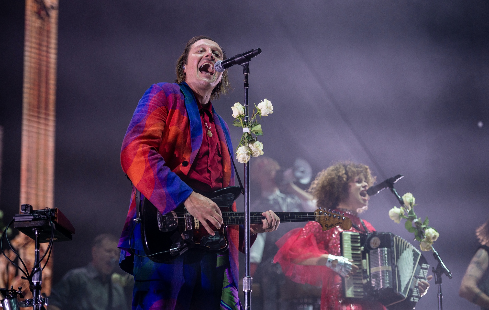 Arcade Fire se produisant en direct sur scène