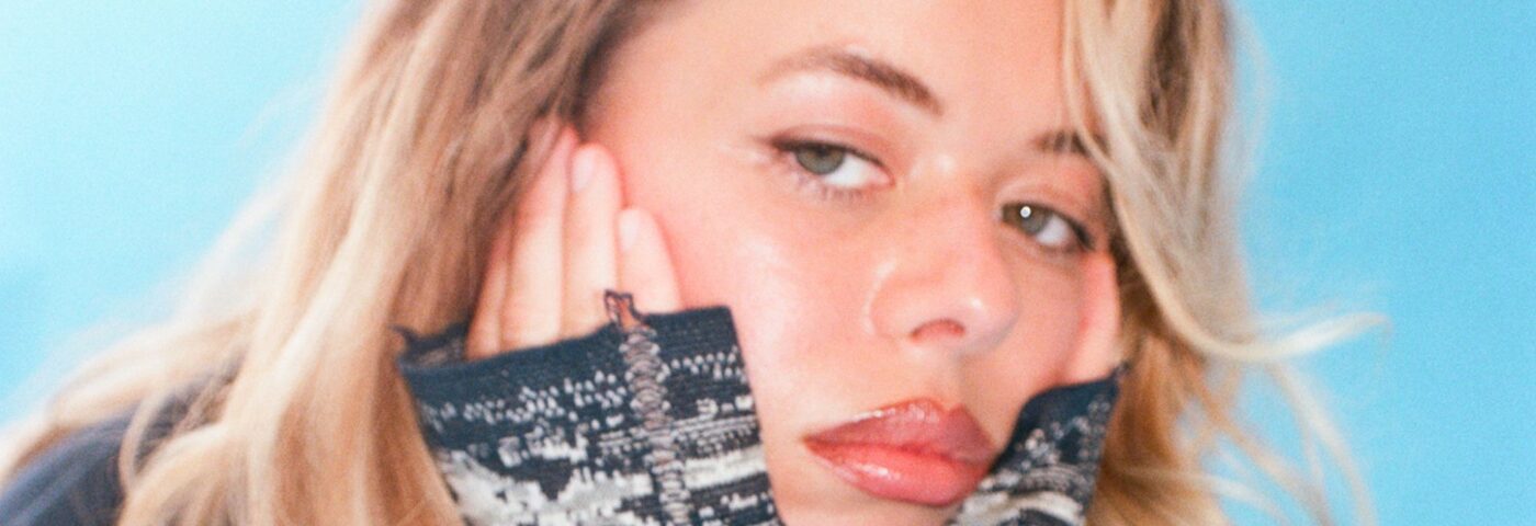 Écoutez le nouveau single dirigée par Nilüfer Yanya «Cold Heart»