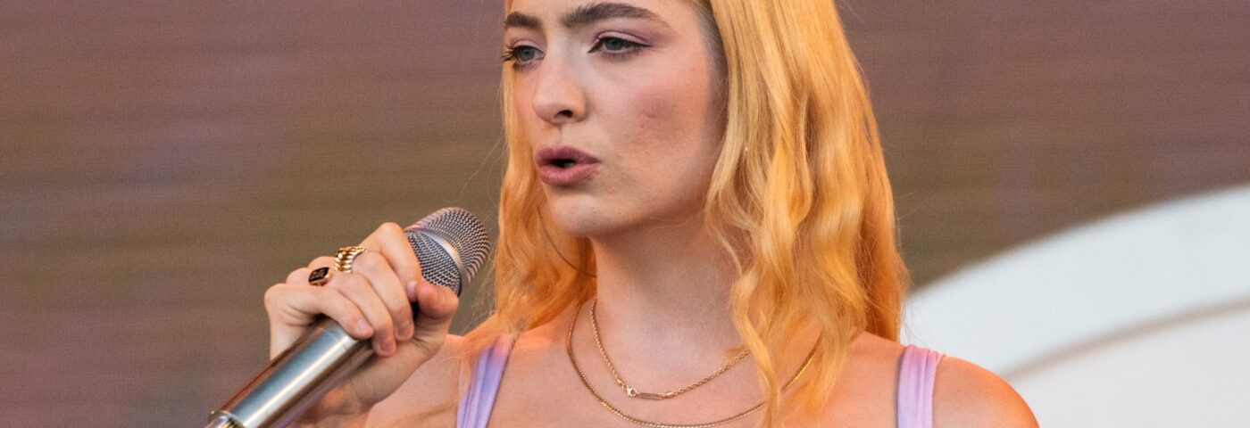 Écoutez le single de retour nostalgique de Lorde 'What Was That' Écoutez le single de retour nostalgique de Lorde 'What Was That'