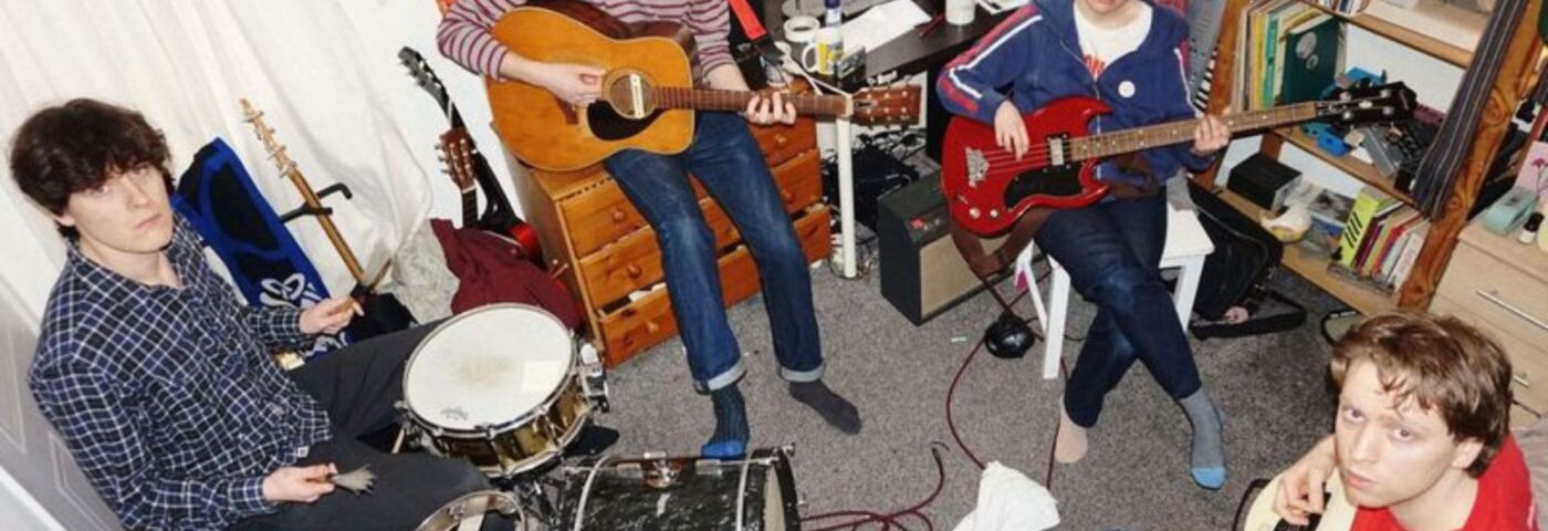 Fraîchement sorti de la compétition des talents émergents de Glastonbury, Westside Cowboy Tackle « Acceptation » sur le nouveau single harmonique « Shells »