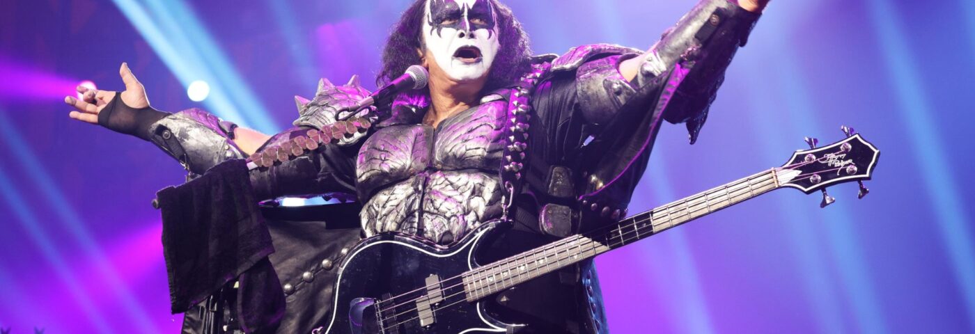 Gene Simmons de Kiss dit qu'il facture un fan de plus de 12 000 $ pour être son « roadie » pour une journée en raison de frais d'assurance « astronomiques »