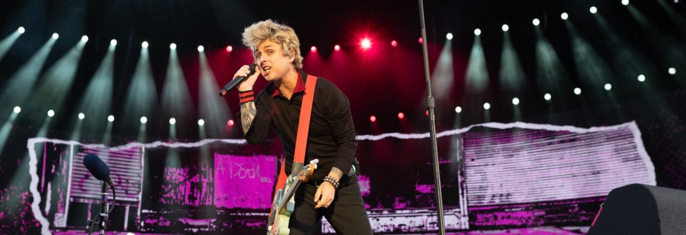 Green Day partagez le nouveau single «  Smash It Like Belushi '' et annoncez une réédition de luxe « Sauveors »