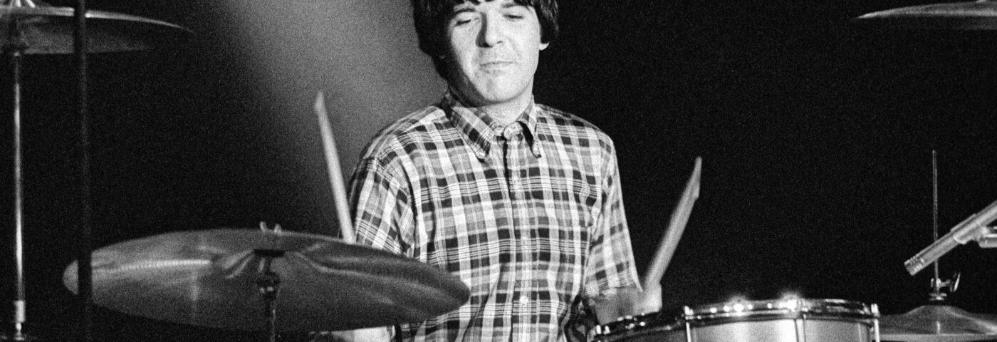 Hommages payés après la mort du batteur et du «rythme cardiaque de Blondie» Clem Burke