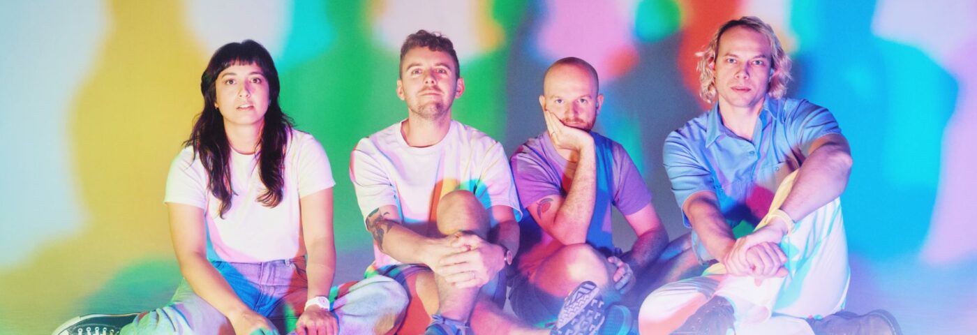 Le signe Beths pour libérer un nouveau single complexe «  Metal '' et annoncer la tournée mondiale 2025