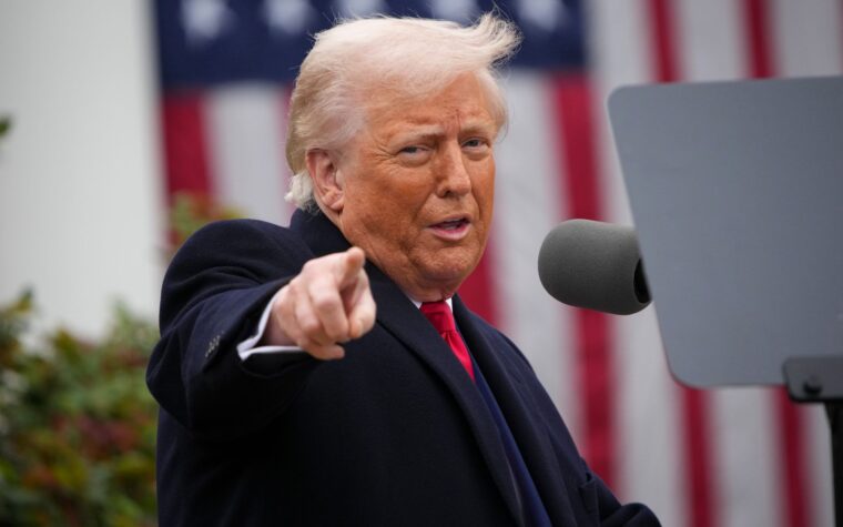 Les guitares sur le thème du MAGA de Donald Trump auraient été fabriquées en Chine