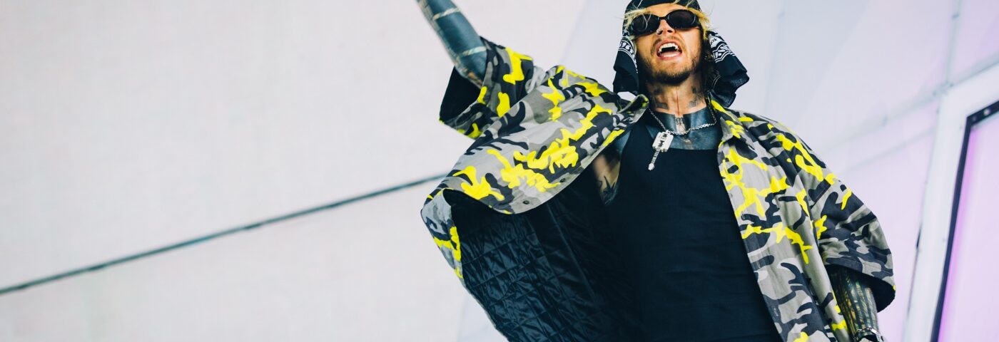 Machine Gun Kelly frappe à « Blasphemy » du Snub du «rappeur blanc Mount Rushmore» Machine Gun Kelly frappe à « Blasphemy » du Snub du «rappeur blanc Mount Rushmore»