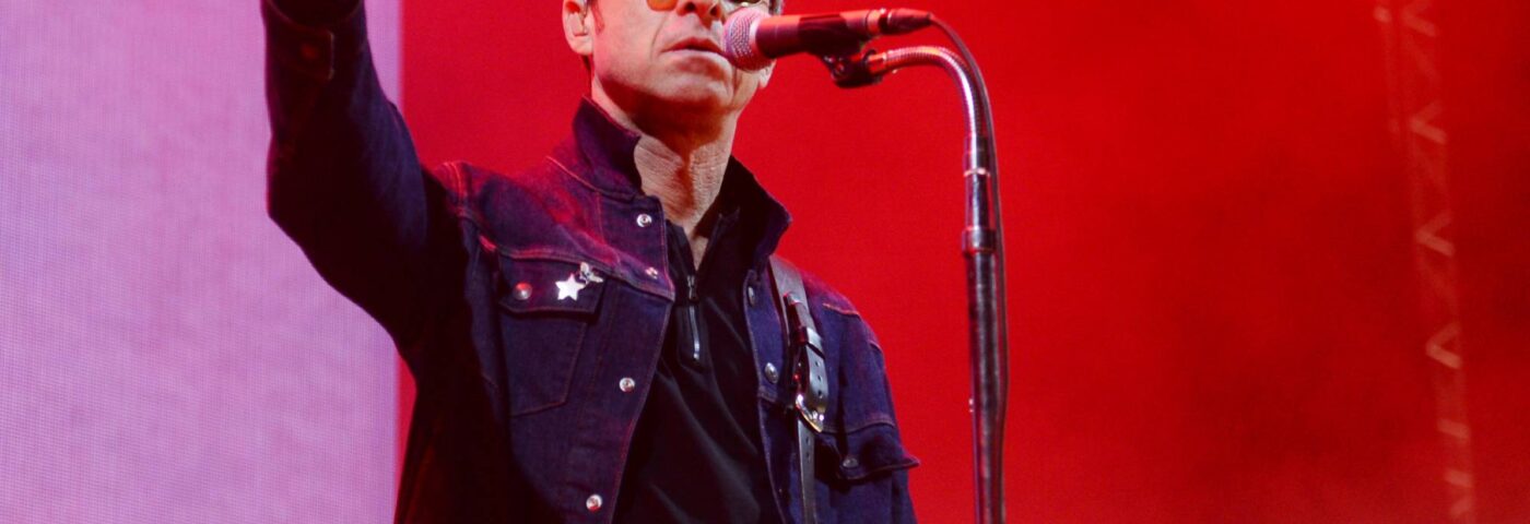 Noel Gallagher lance des lunettes de soleil à Range the Chiltern, à l'appui de Teenage Cancer Trust
