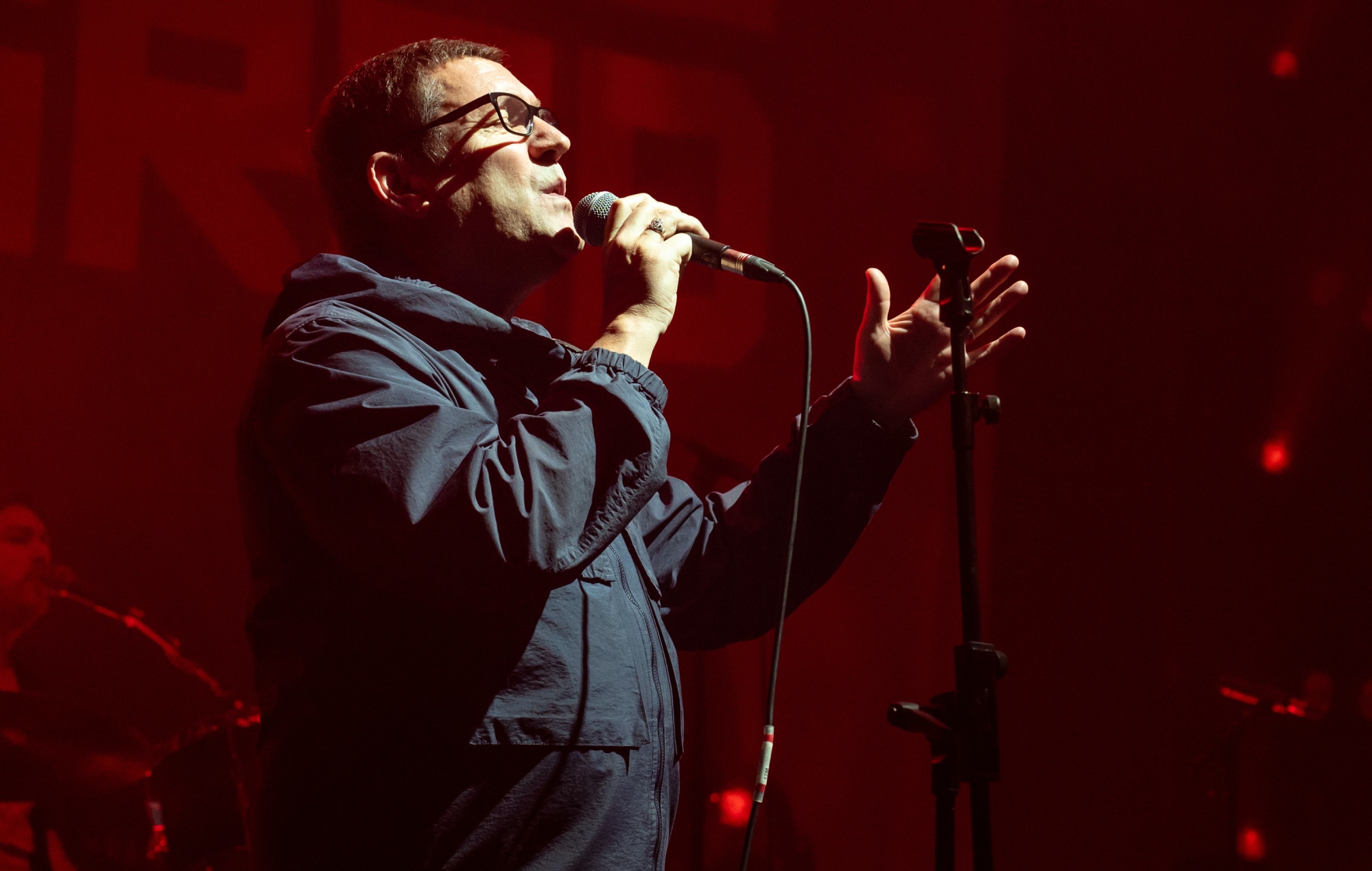 Paul Heaton se produisant en direct sur scène