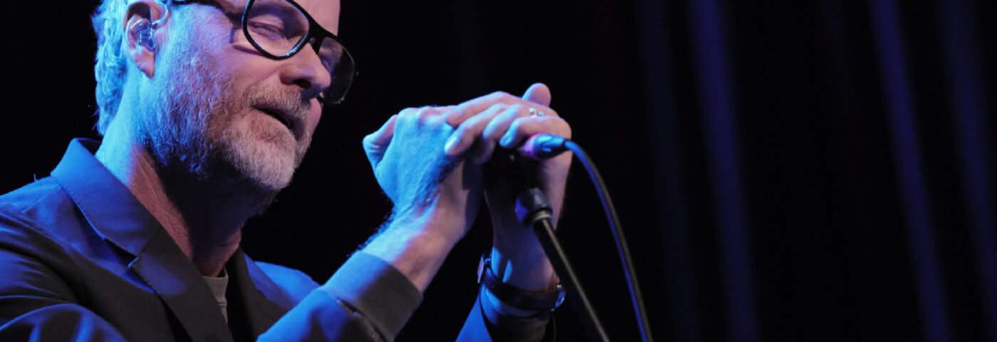 Regardez le Matt Berninger du National jouer du matériel solo pour la première fois et le nouvel album Air «  Get Sunk '' à Leeds