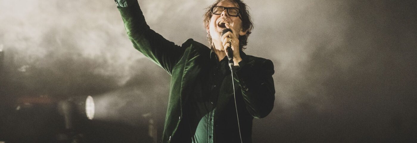 Watch Pulp interpréter 'Spike Island' du prochain album 'More' on 'The Jonathan Ross Show'