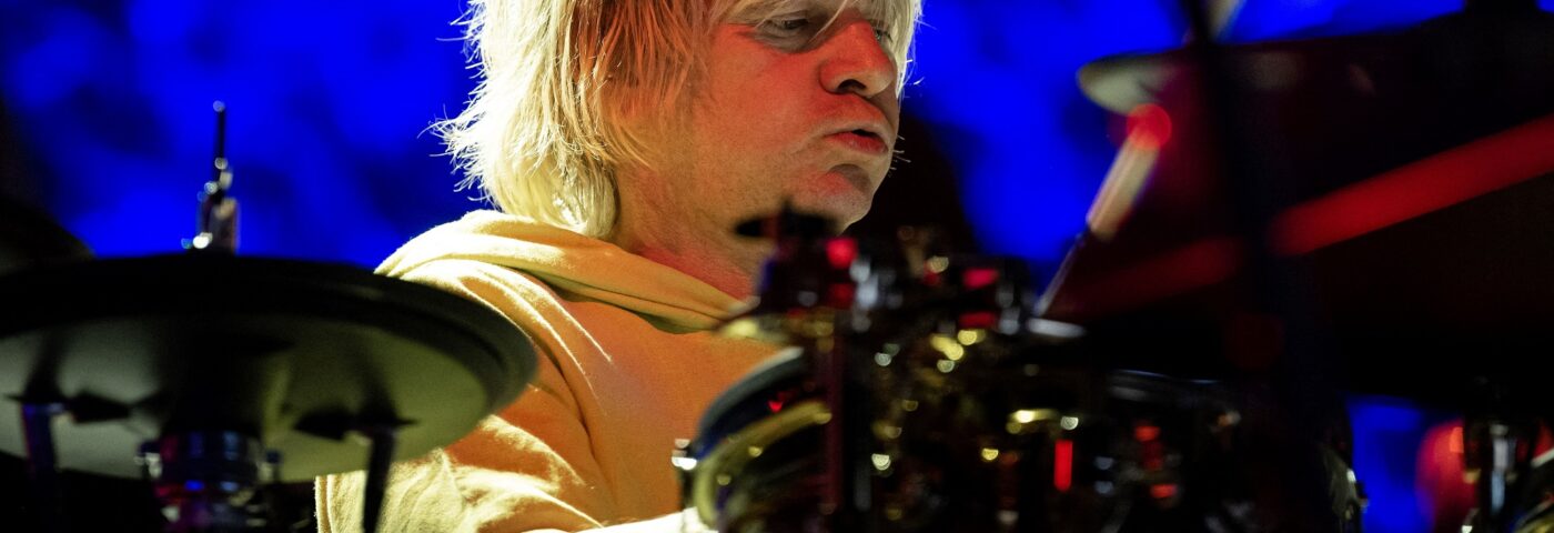 Zak Starkey répond aux rapports qu'il a été licencié par l'OMS: « Je suis surpris et attristé »