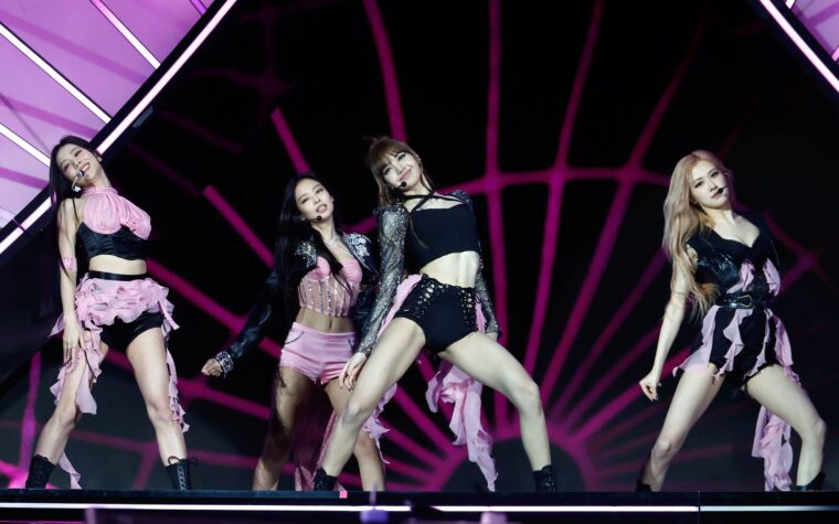 Lisa dit que Blackpink est "dans le studio" qui travaille sur un nouvel album