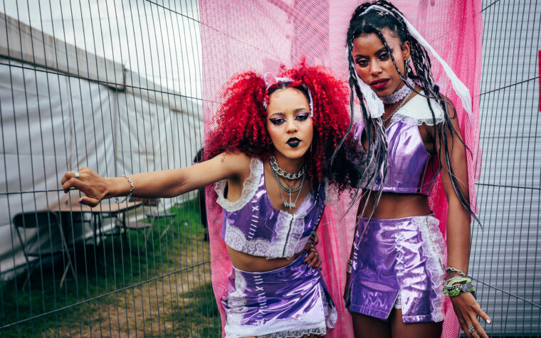 Nova Twins couvre Charli XCX et Billie Eilish 'Guess'