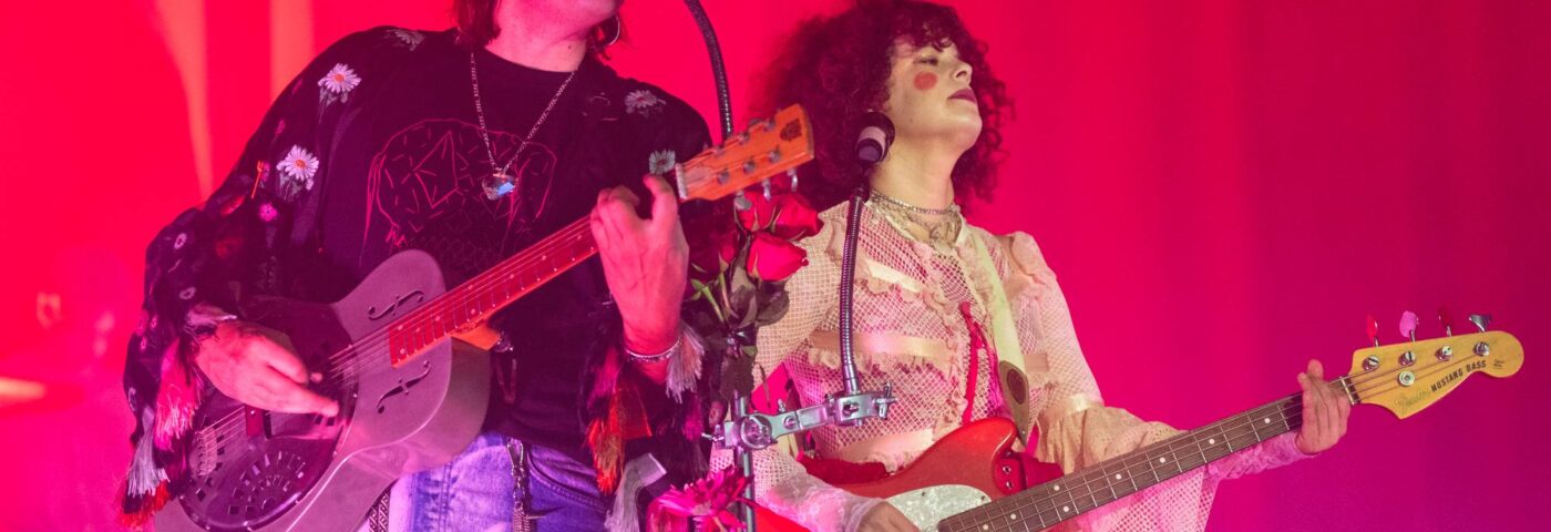 Regardez Arcade Fire jouer «Pink Elephant» et «Year of the Snake» sur «SNL»
