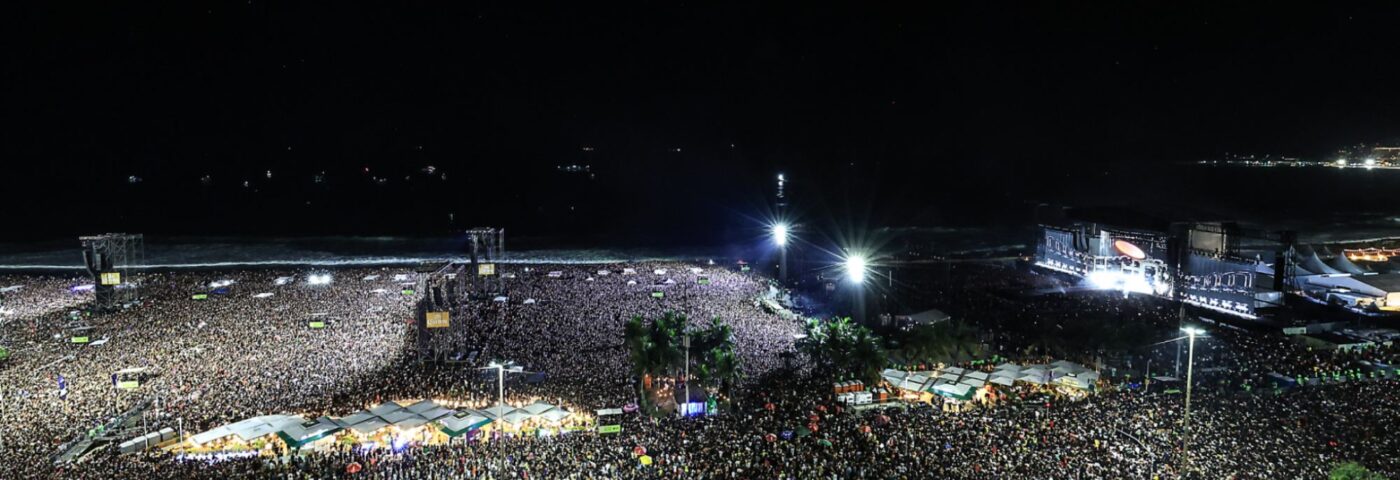 Regardez Lady Gaga jouer le plus grand spectacle de sa carrière pour 2 millions de foules fortes à Copacabana Beach
