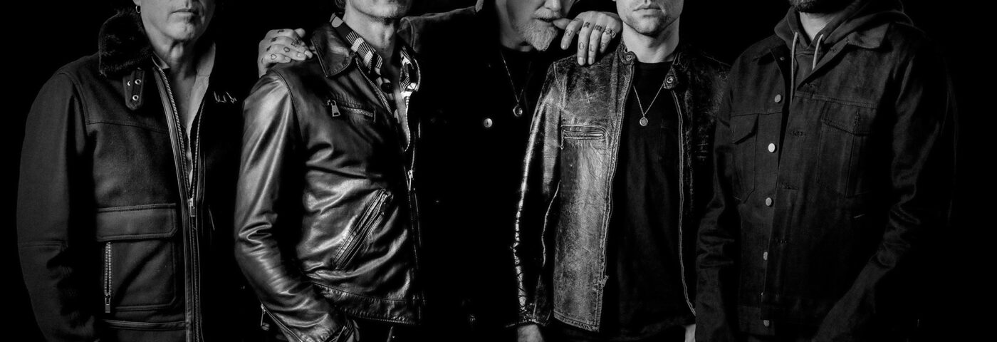 Reines of the Stone Age taase 'Alive in the Catacombs' Live Live Live