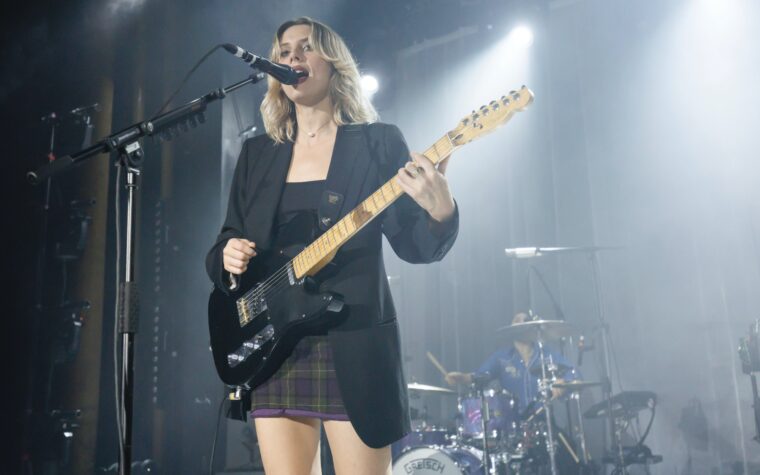Wolf Alice annonce le single de retour 'Bloom Baby Bloom'