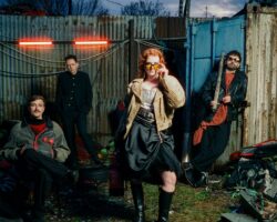 Les sprints annoncent le nouvel album `` All That's Over 'avec le single rugissant' Descartes ''