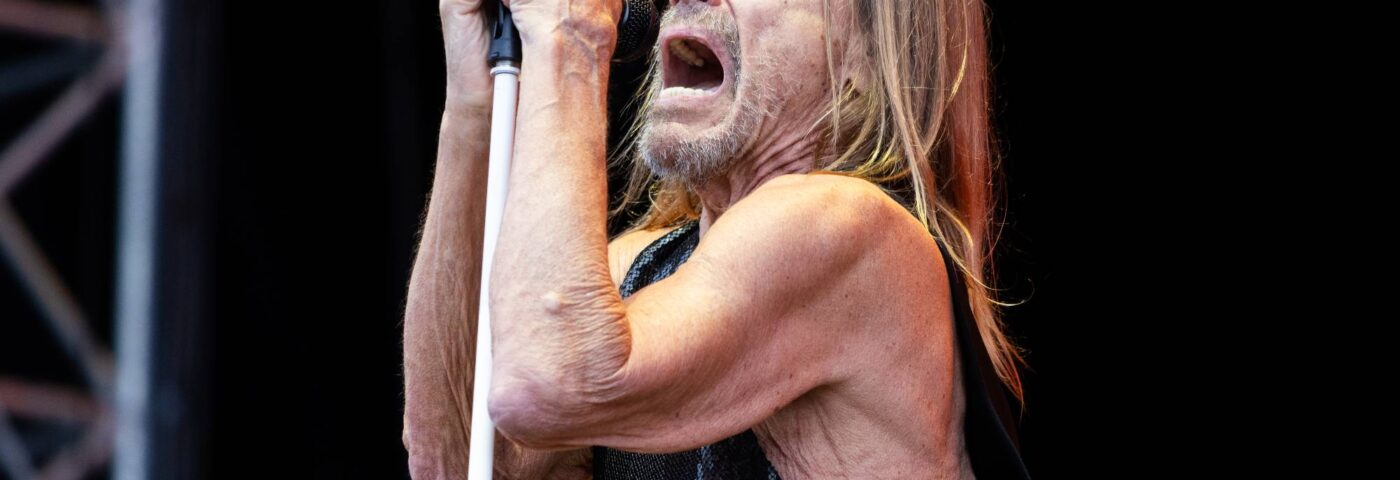 Regardez Iggy Pop jouer 'Superman' Song 'Punkrocker' pour la première fois