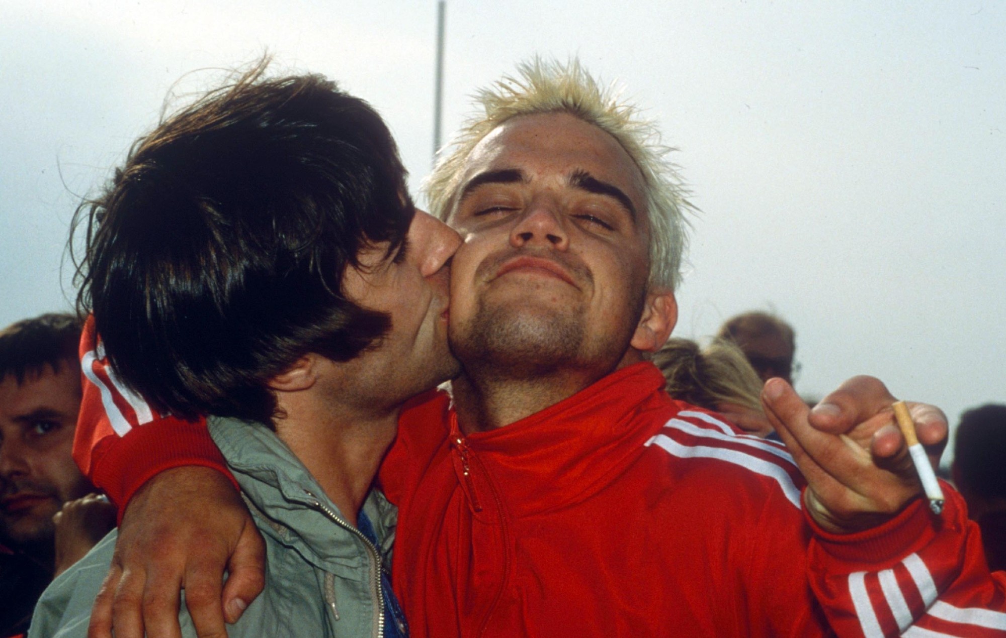 Liam Gallagher de Oasis et Robbie Williams au Festival de Glastonbury en 1995