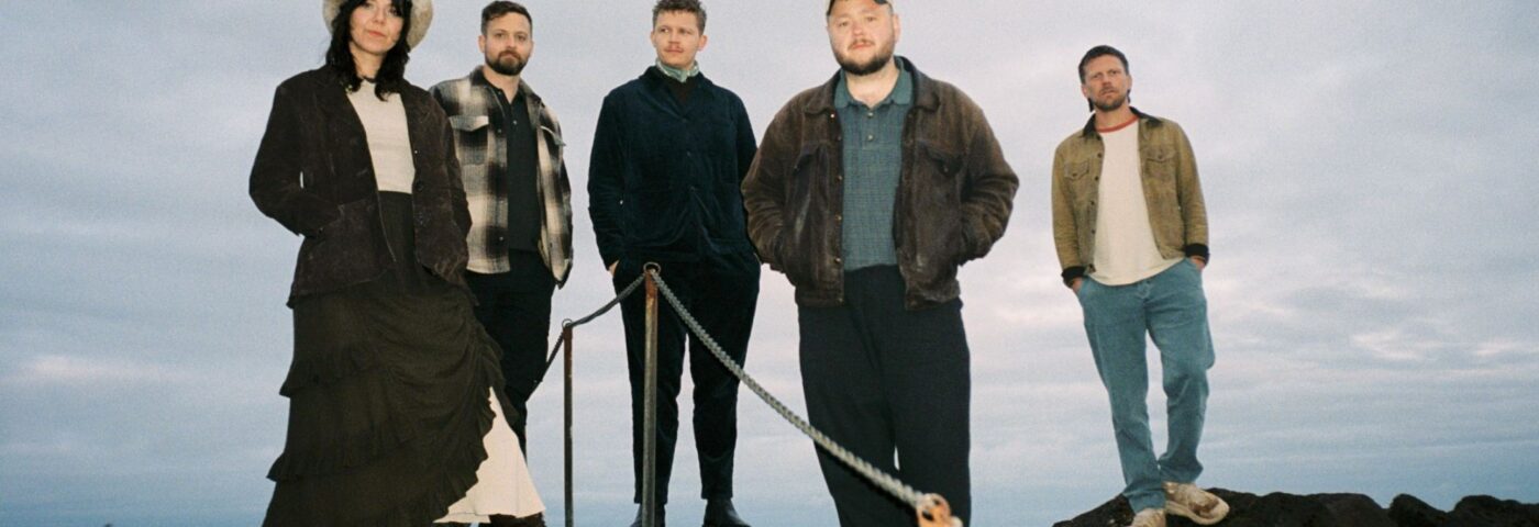 Des monstres et des hommes annoncent un nouvel album «All Is Love and Pain in the Mouse Parade» avec un single désagréable «Ordinary Creature»