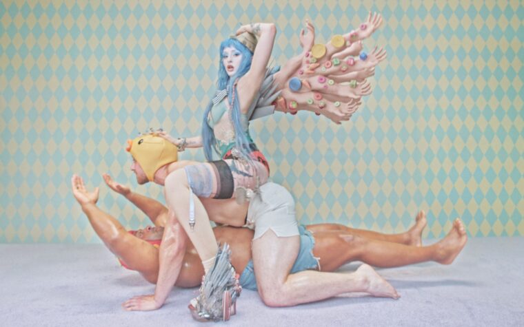 Ashnikko annonce le deuxième album "sexy, ludique et féminin" smoochies "avec des singles animés" Trokets "