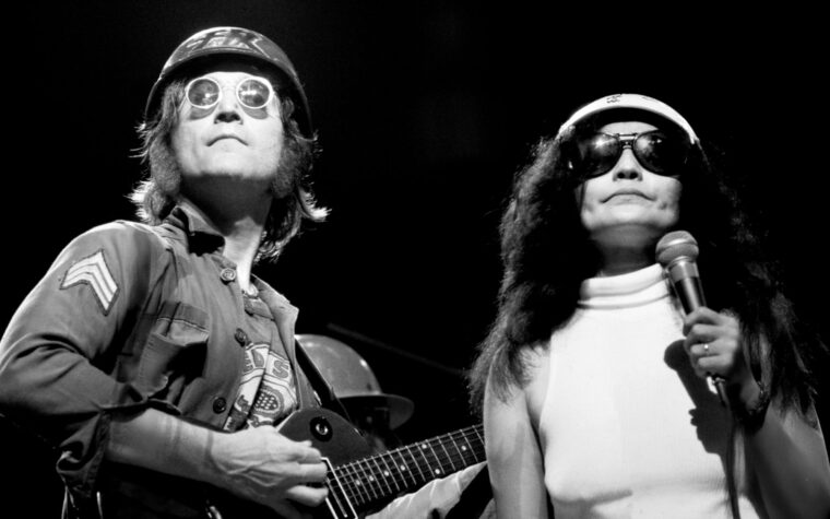 L'activisme politique de John Lennon et Yoko Ono et l'ère de New York ont exploré le nouveau coffret «Power to the People»