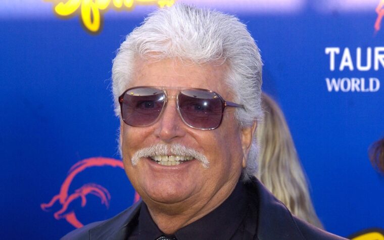 Ronnie Rondell Jr, cascadeur d'Hollywood a incendié la couverture de l'album de Pink Floyd, la couverture de l'album, est morte