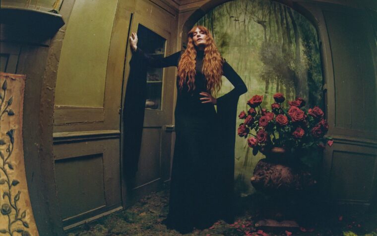 Florence + The Machine partage la piste de titre épique «Everybody Scream»
