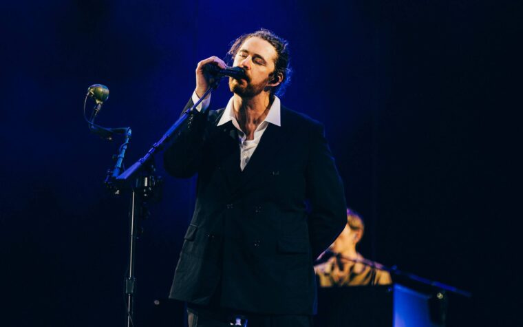 Hozier s'exprime pour l'action de la Palestine, la rabate, la liberté d'expression et l'égalité pendant la lecture de la tête de la lecture 2025