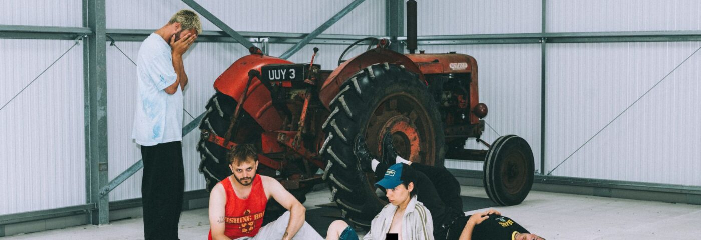 Le divorce partage la version de luxe surprise de l'album 'Drive to Goldenhammer' avec le nouveau single puissant 'Wendolene'