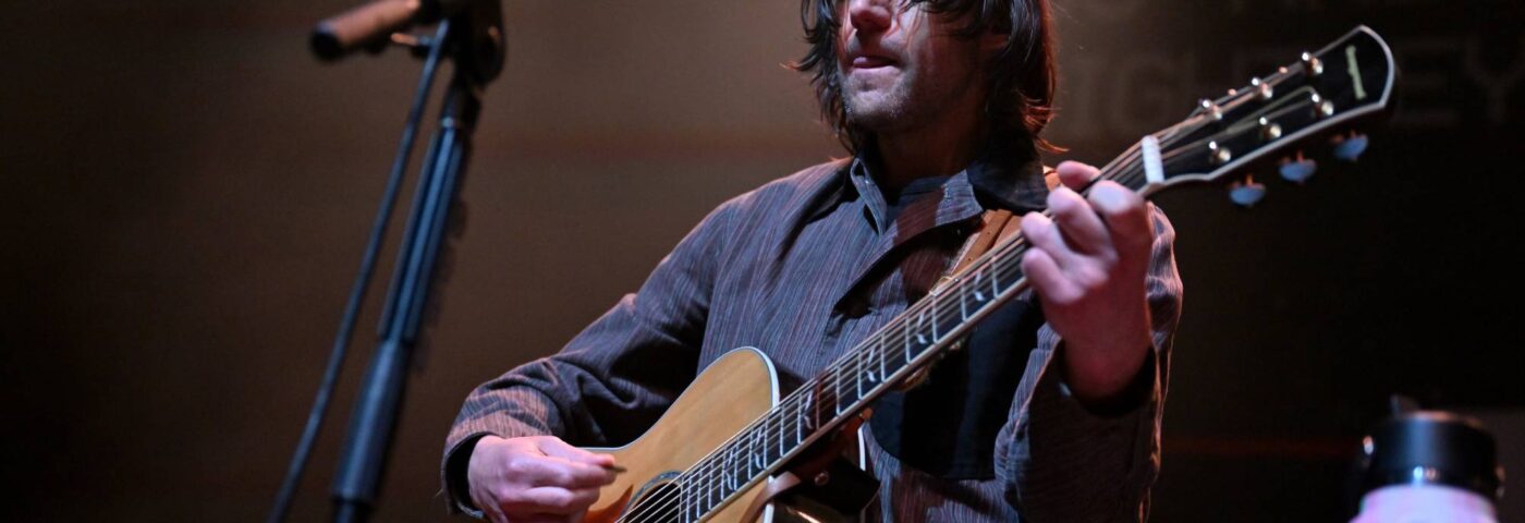 Conor Oberst de Bright Eyes se présente à son propre concours de sosie à Omaha