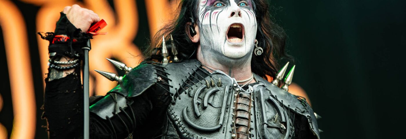 Cradle of Filth Dani Filth partage son « côté de l'histoire » alors que les membres quittent le « comportement non professionnel »
