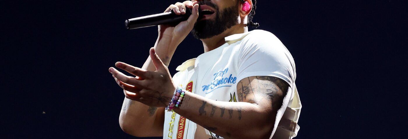 Drake et PartyNextdoor ont publié 19 clips musicaux sur le crowdsourced pour «Somebody Loves Me» Drake et PartyNextdoor ont publié 19 clips musicaux sur le crowdsourced pour «Somebody Loves Me»