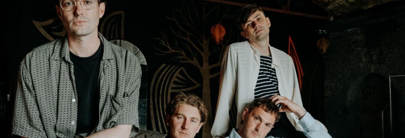 Écoutez le nouveau single ondulé des animaux de verre '' Vampire Bat ' Écoutez le nouveau single ondulé des animaux de verre '' Vampire Bat '