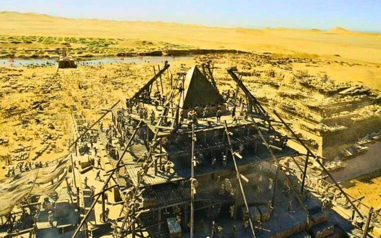 Égyptiens auraient construit les pyramides