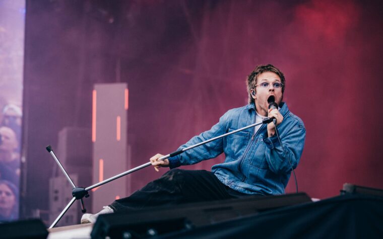 Entrez Shikari Address «Atrocity» à Gaza lors de l'ensemble de festivals de lecture: «Ce n'est pas une tragédie, c'est un crime de guerre»