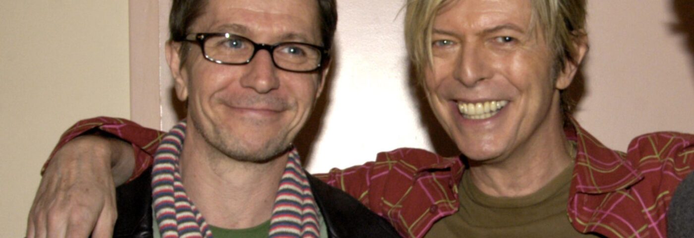 Gary Oldman dit « le monde est parti à la merde » depuis la mort de David Bowie