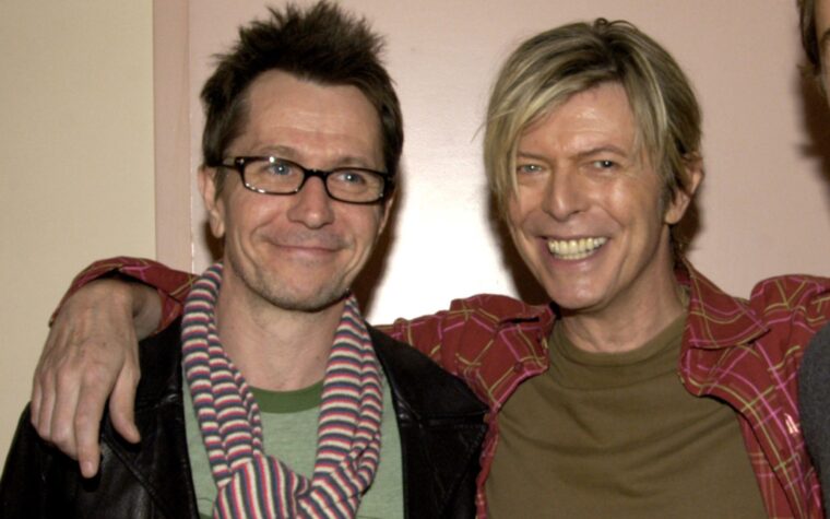 Gary Oldman dit "le monde est parti à la merde" depuis la mort de David Bowie