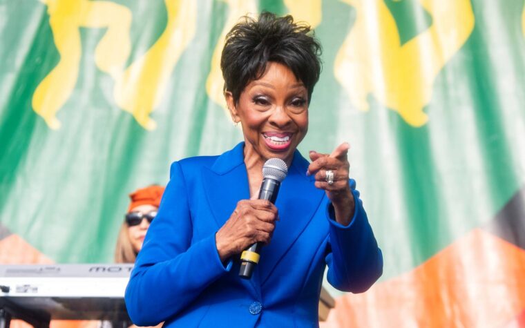 Gladys Knight dit qu'elle est "en bonne santé et heureuse" après que son fils accuse son mari de maltraitance aîné