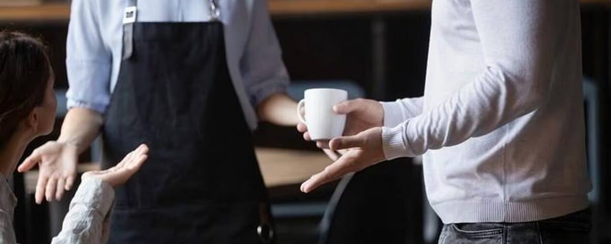 Il trouvait son café trop cher : il appelle la police et obtient gain de cause