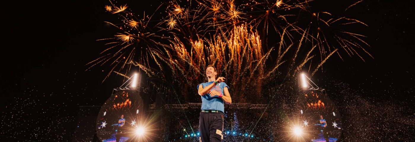 Regardez Simon Pegg rejoindre Coldplay au stade Wembley de Londres