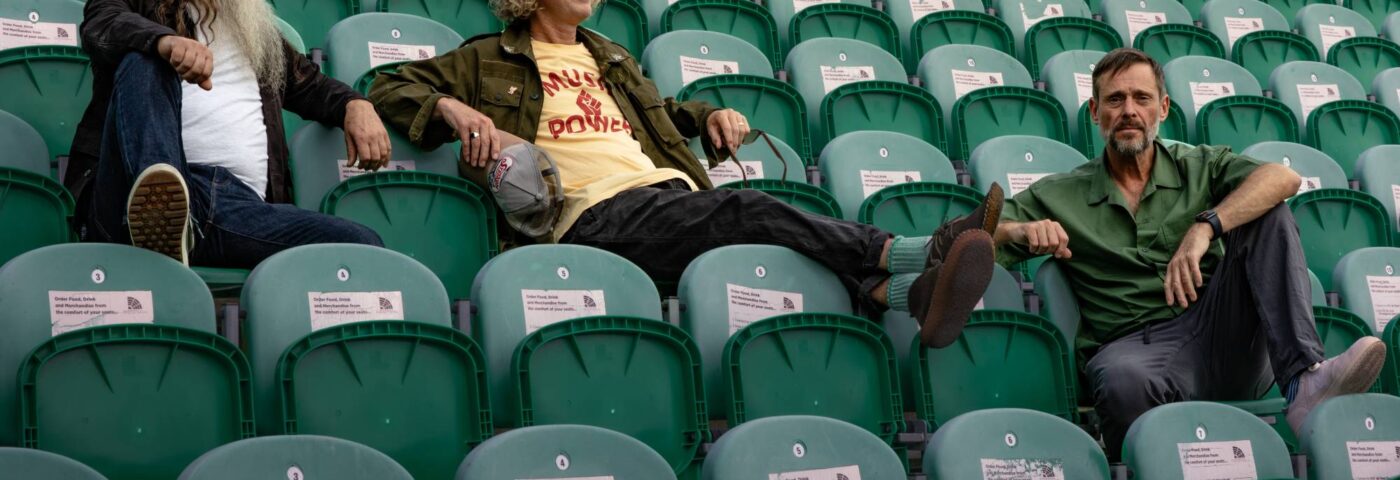 John Power de Cast dit de soutenir Oasis on Reunion Tour «authentifie vraiment notre héritage»