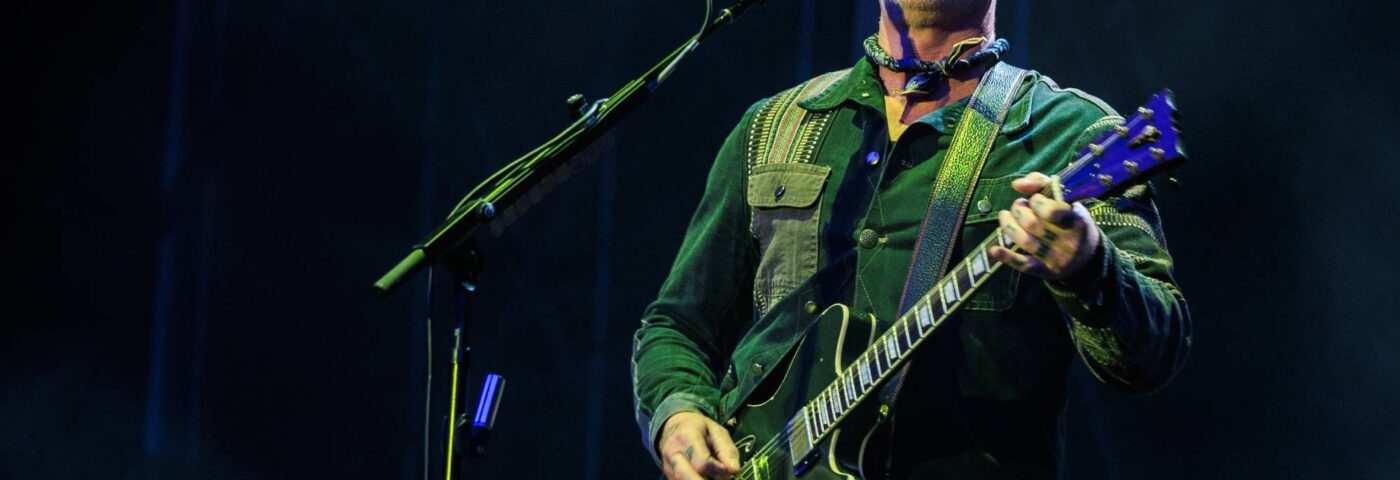 Josh Homme de la reine de la pierre visite « Arctic Monkeys Garks » à Sheffield Josh Homme de la reine de la pierre visite « Arctic Monkeys Garks » à Sheffield